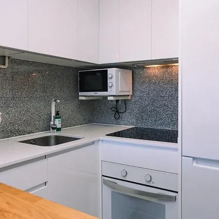 Piscina Y Garaje Cerca Del Centro By Апартаменты