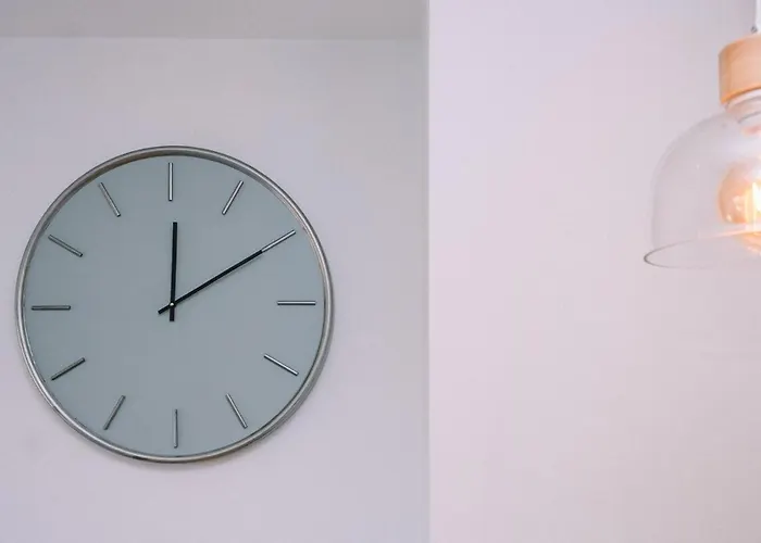 Piscina Y Garaje Cerca Del Centro By *