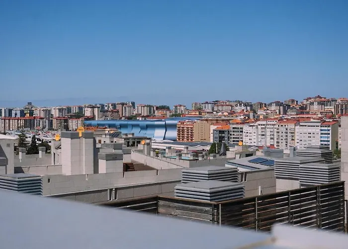 Piscina Y Garaje Cerca Del Centro By *